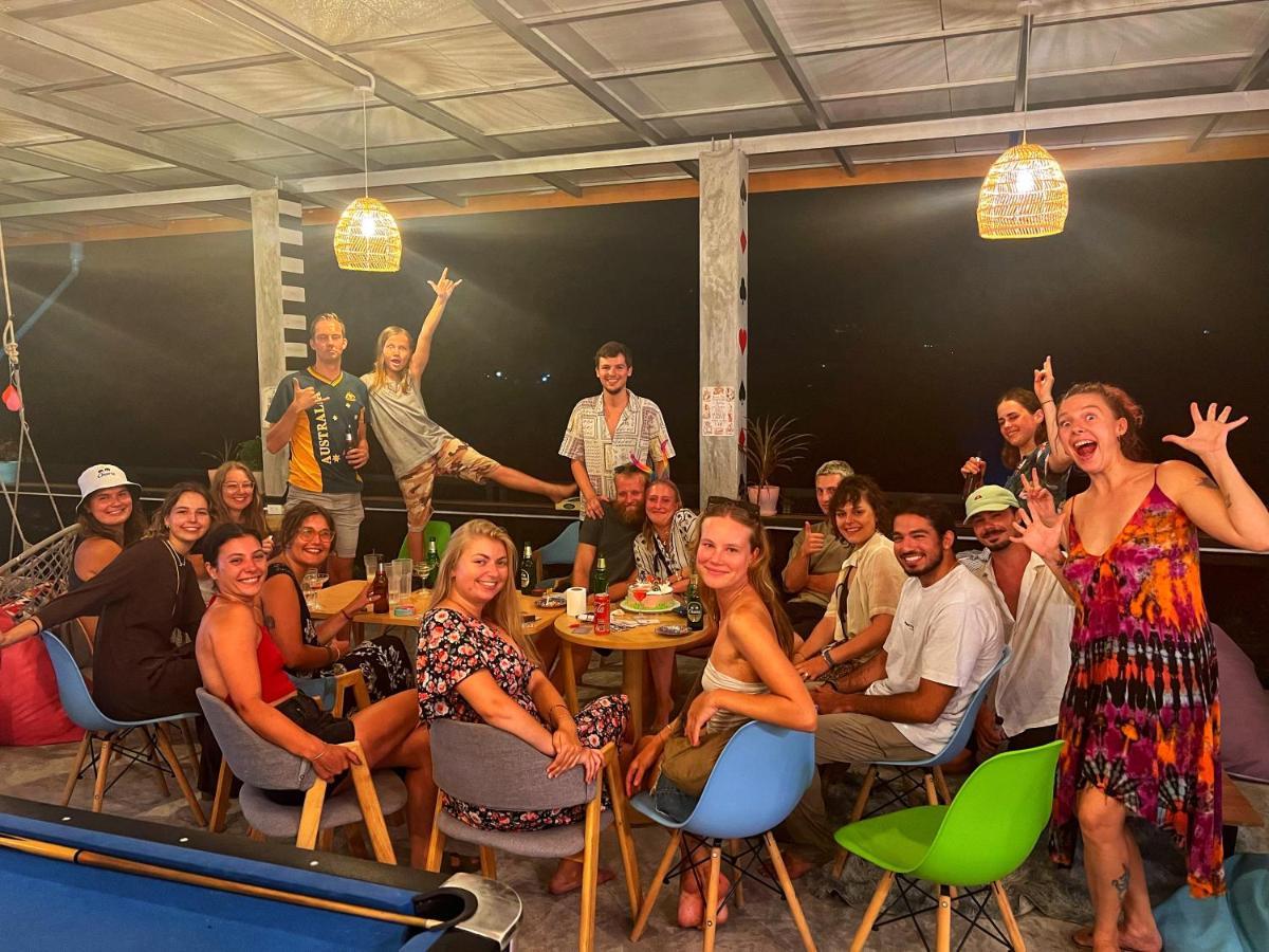 Wonderland Jungle Hostel Тау Экстерьер фото