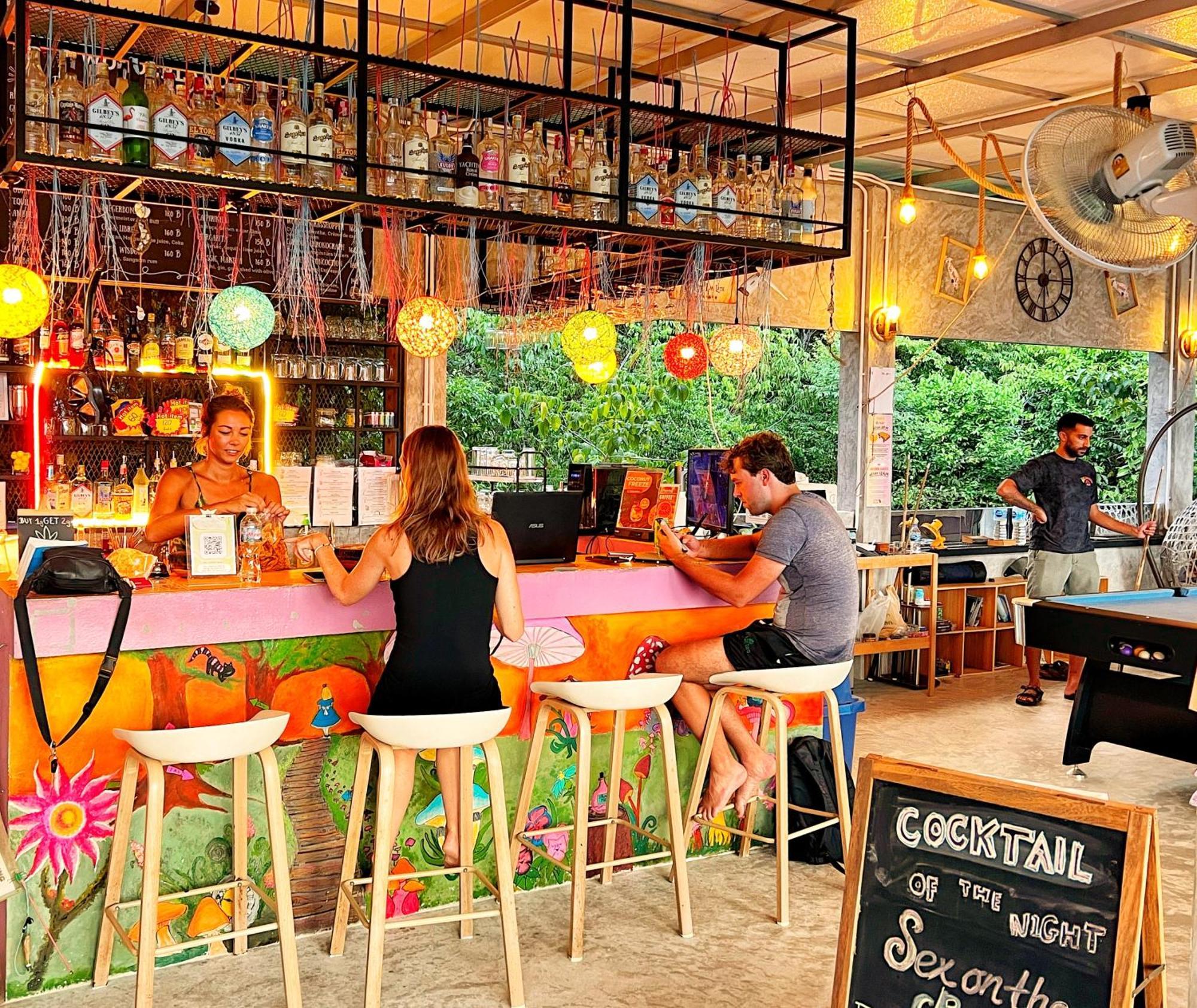 Wonderland Jungle Hostel Тау Экстерьер фото
