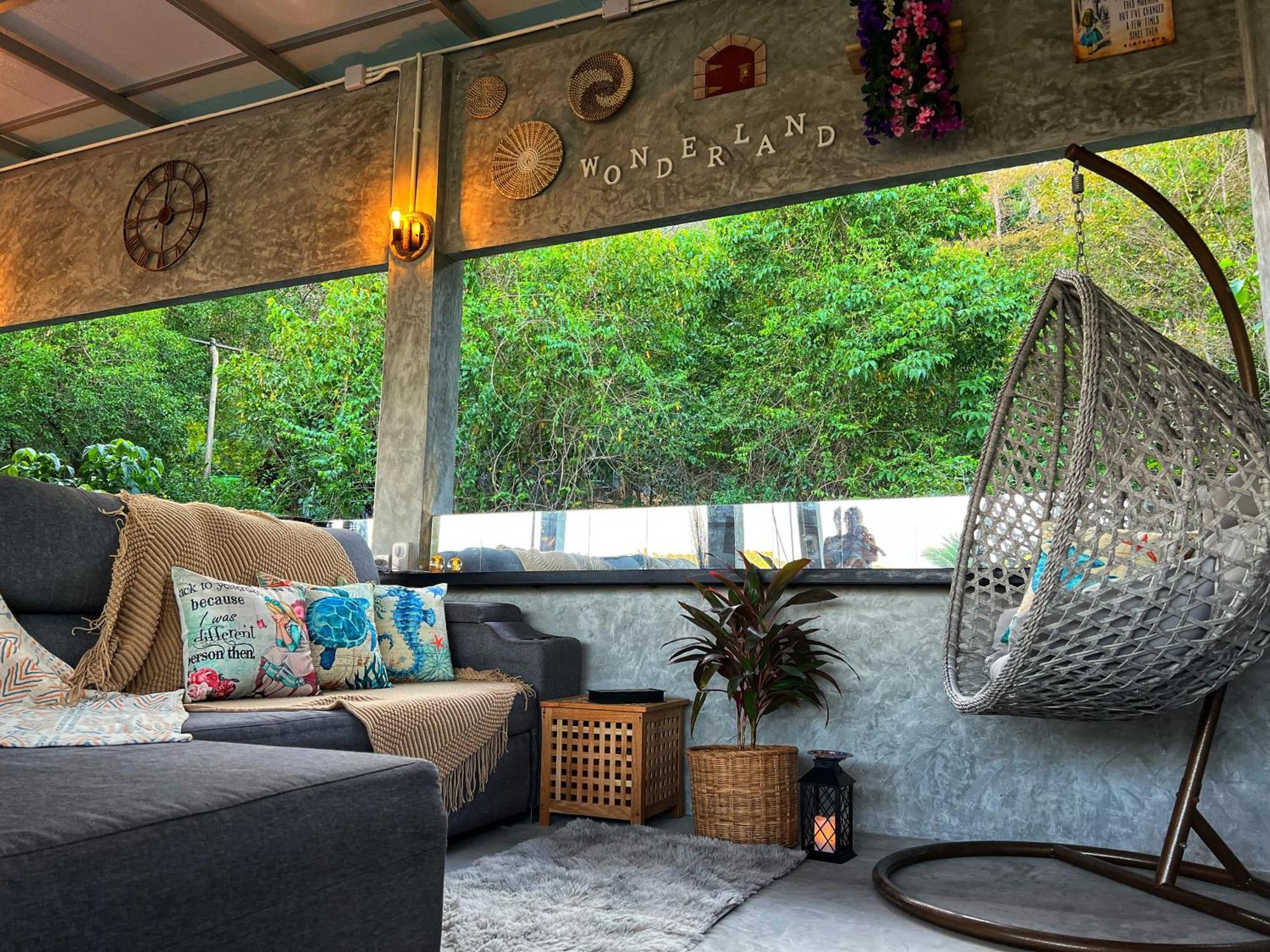 Wonderland Jungle Hostel Тау Экстерьер фото