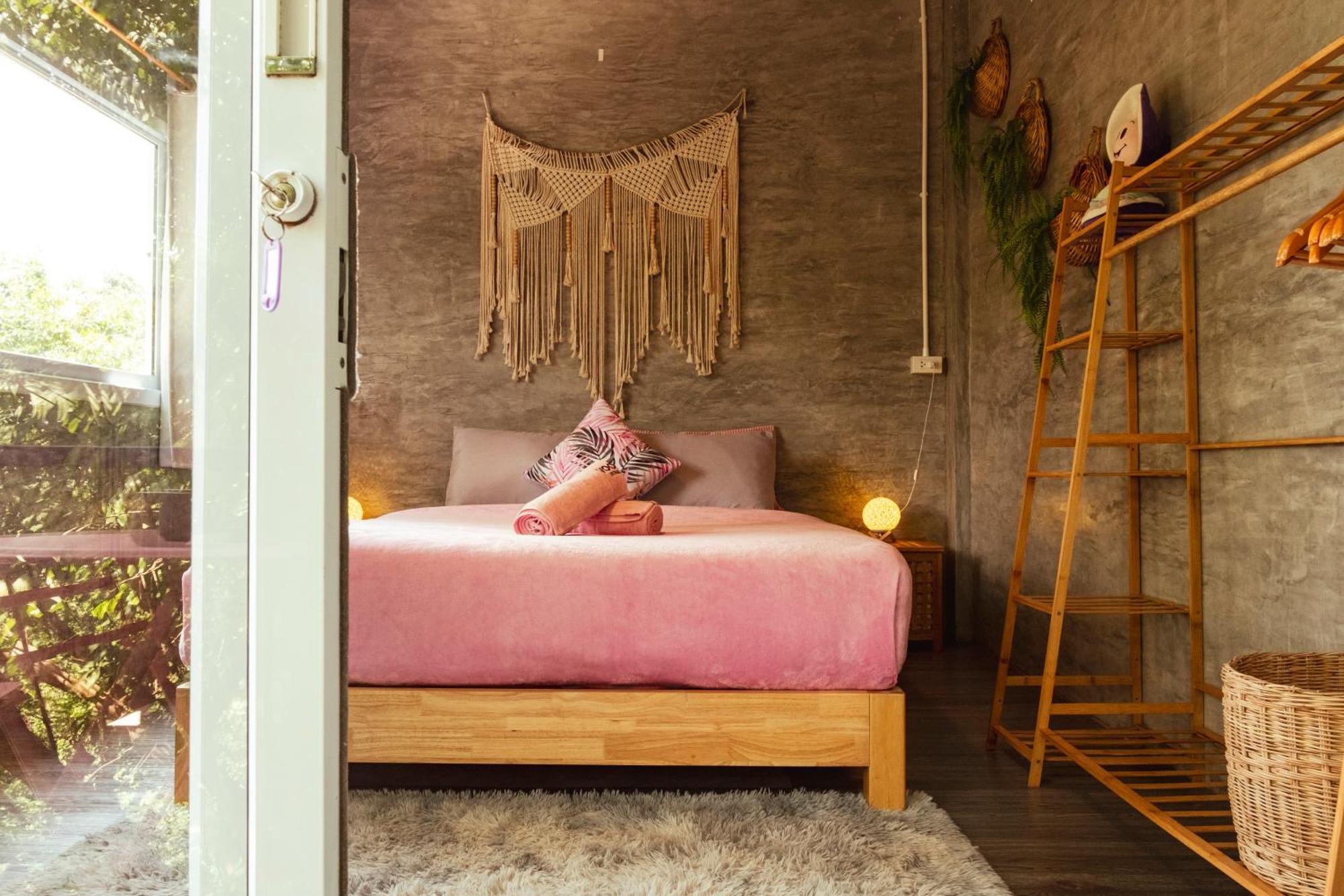 Wonderland Jungle Hostel Тау Экстерьер фото